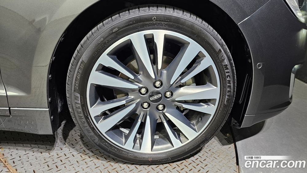 Lincoln New MKZ Hybrid (09.2020)
