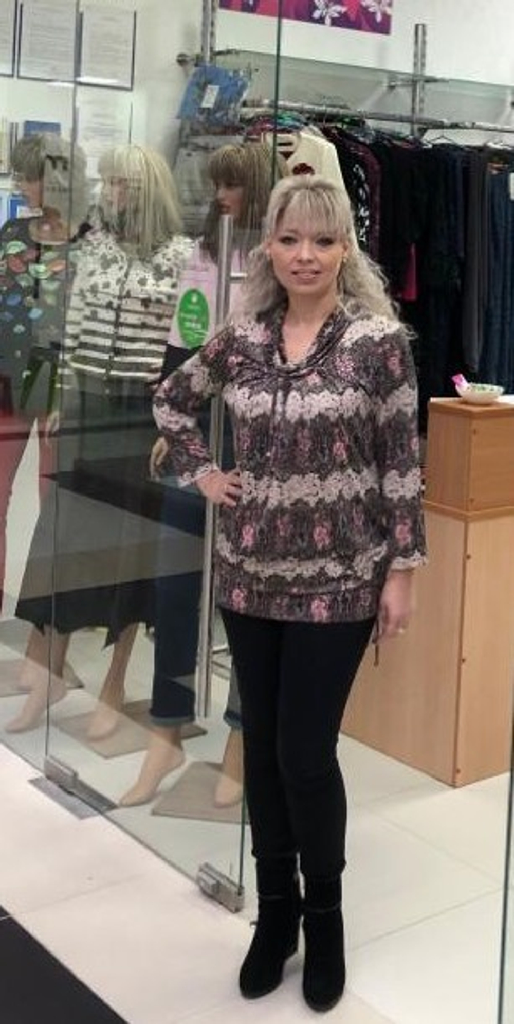 Вискозное нарядное платье-туника оригинальной расцветки