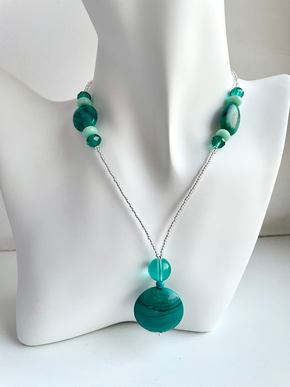 Комплект украшений из муранского стекла: колье, серьги