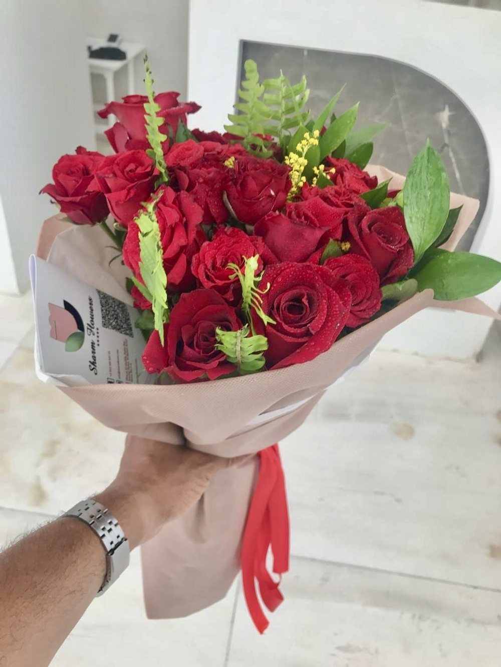 17 алая Роза