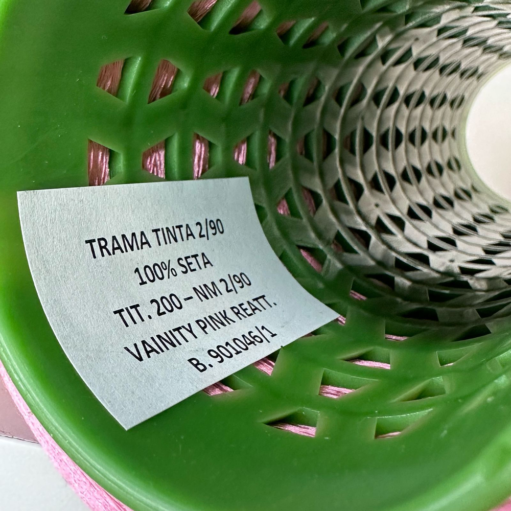 TRAMA; 100% шёлк; 4500м/100гр (2/90); Есть бобинки: 28, 262, 280гр. S712