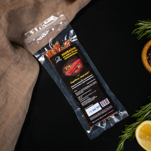 Колбаски из мяса птицы брусничные