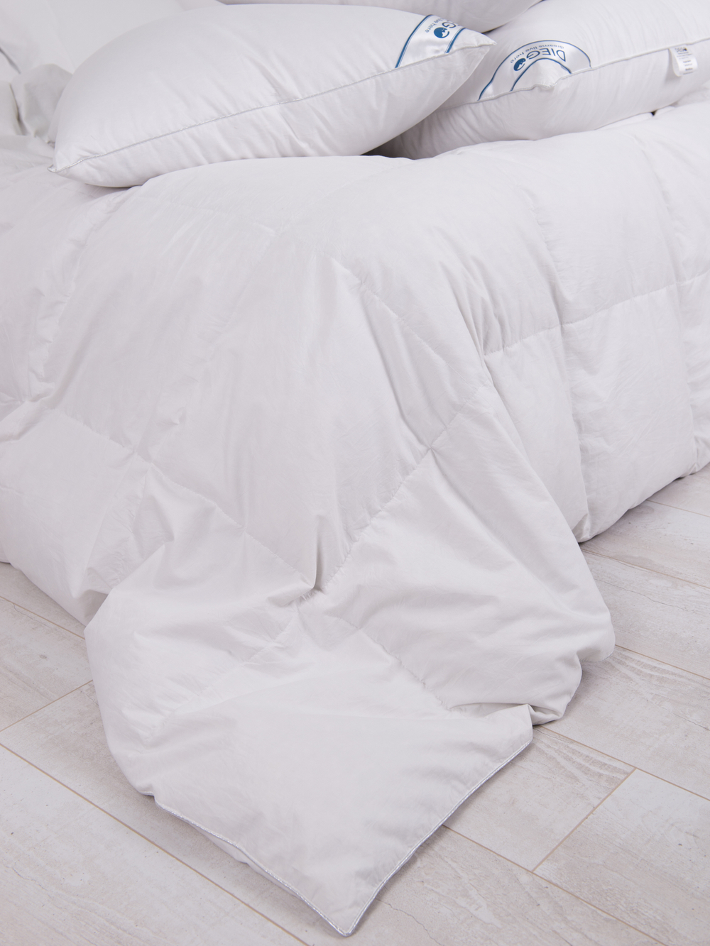 Одеяло пуховое облегчённое Афина полутораспальное 140х200