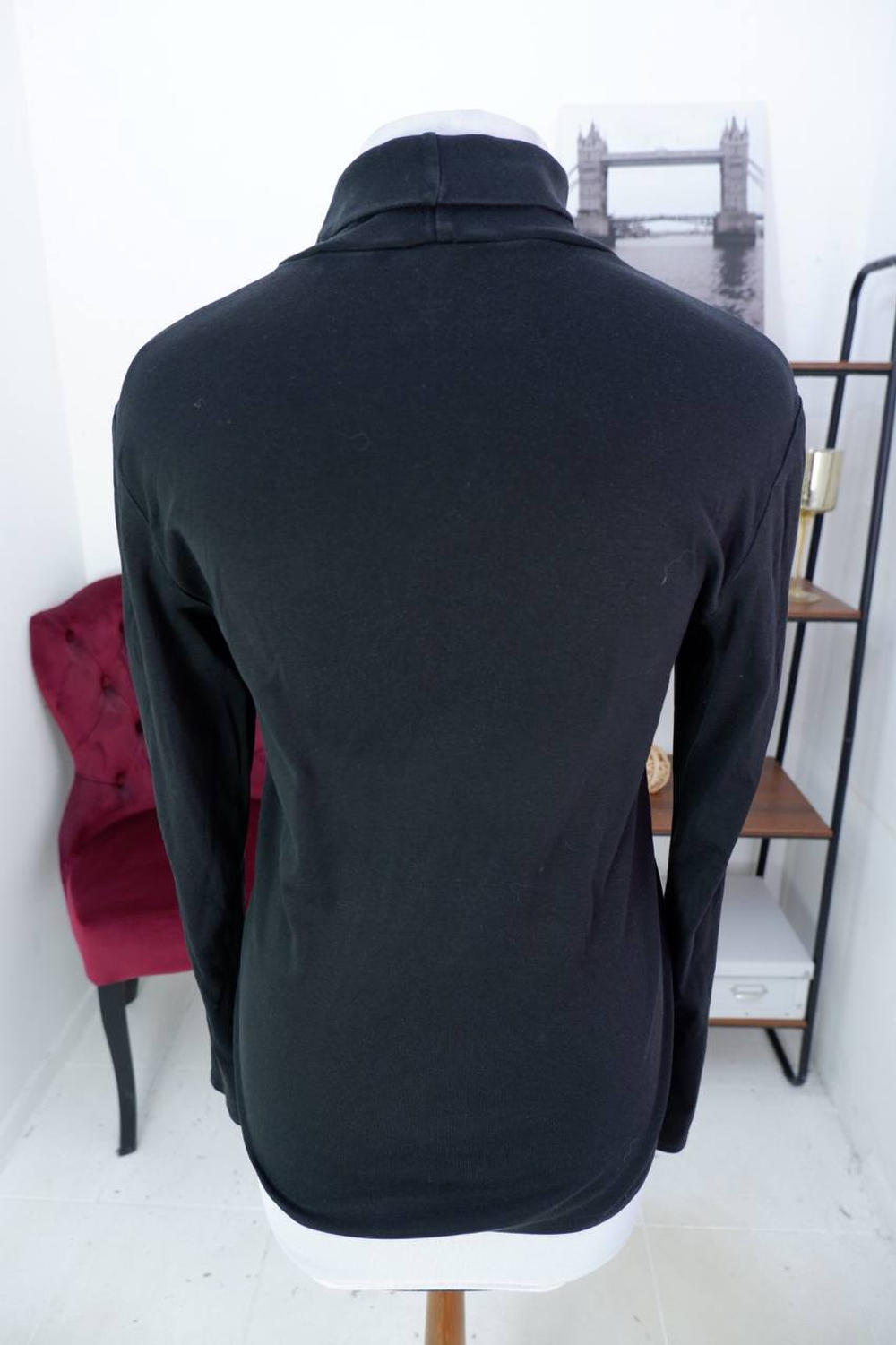 Водолазка Uniqlo базовая, визуально на 44 размер