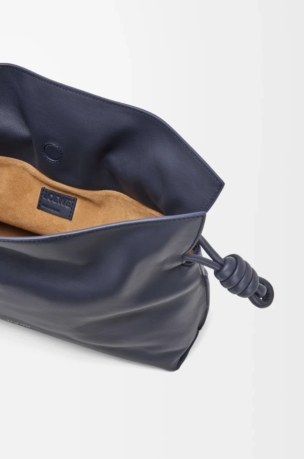 Loewe Сумка-клатч среднего размера Flamenco из телячьей кожи наппа, темно-синий