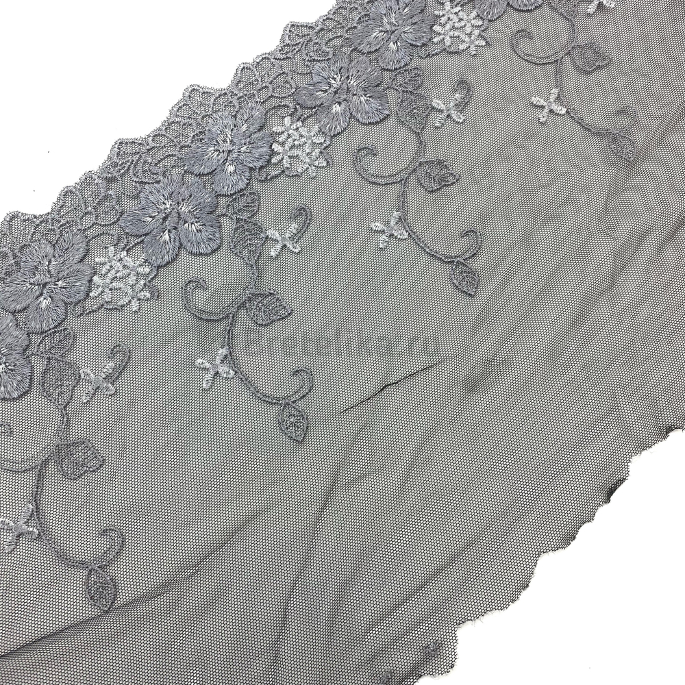 Вышивка на сетке черная с серыми цветами 21 см