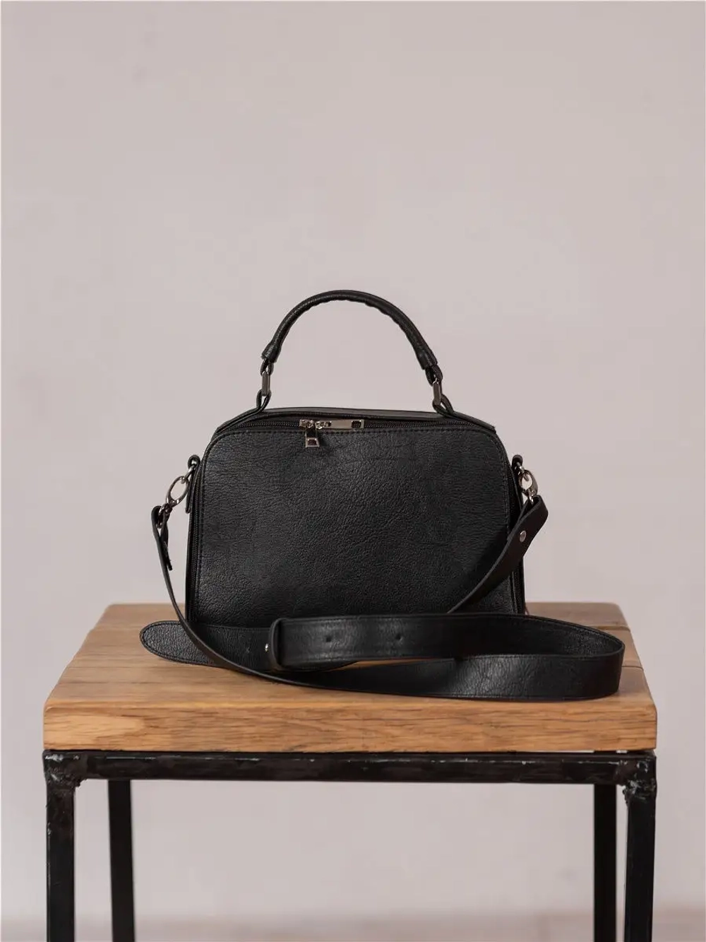 Сумка женская кросс боди через плечо на ремне из экокожи повседневная и деловая для женщины