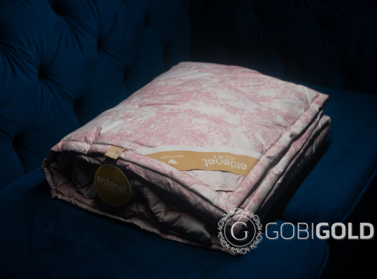 Одеяло стеганое из 100% верблюжьего пуха 150х200 см. (ERDENET) - розовый орнамент