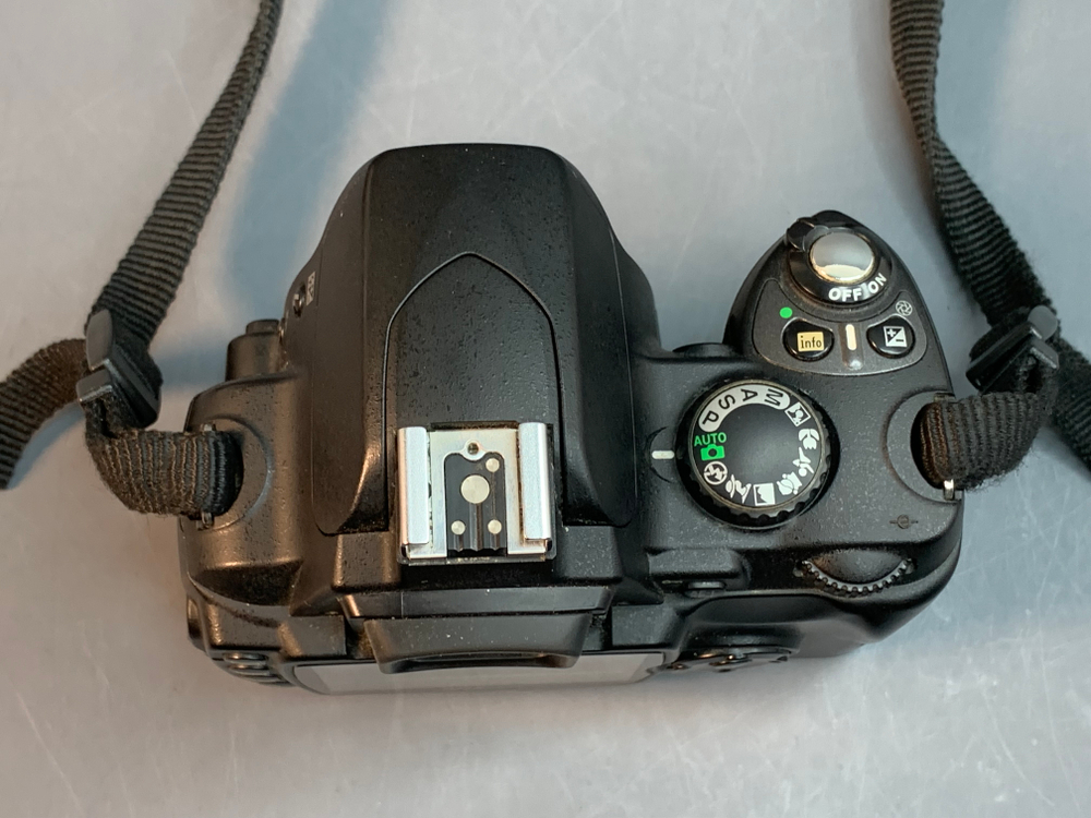 Nikon D40 kit 18-55mm 3.5-5.6G II ED 28.000 кадров