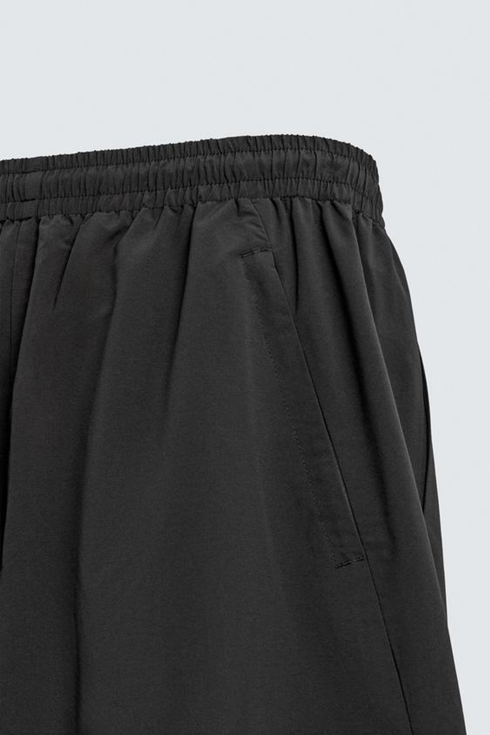 ZARA БРЮКИ ИЗ ВЫСОКОТЕХНОЛОГИЧНОЙ ТКАНИ С ЛАМПАСАМИ, ЧЕРНЫЙ