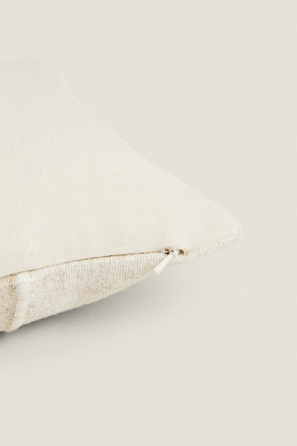 ZARA HOME ЧЕХОЛ ДЛЯ ДЕКОРАТИВНОЙ ПОДУШКИ С ВЫШИВКОЙ В ПОЛОСКУ, СВЕТЛО-БЕЖЕВЫЙ