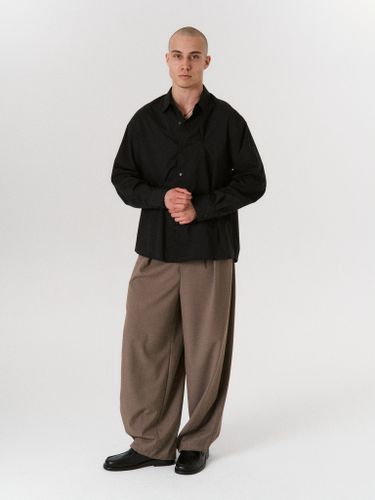 Черная хлопковая рубашка с асимметричными защипами