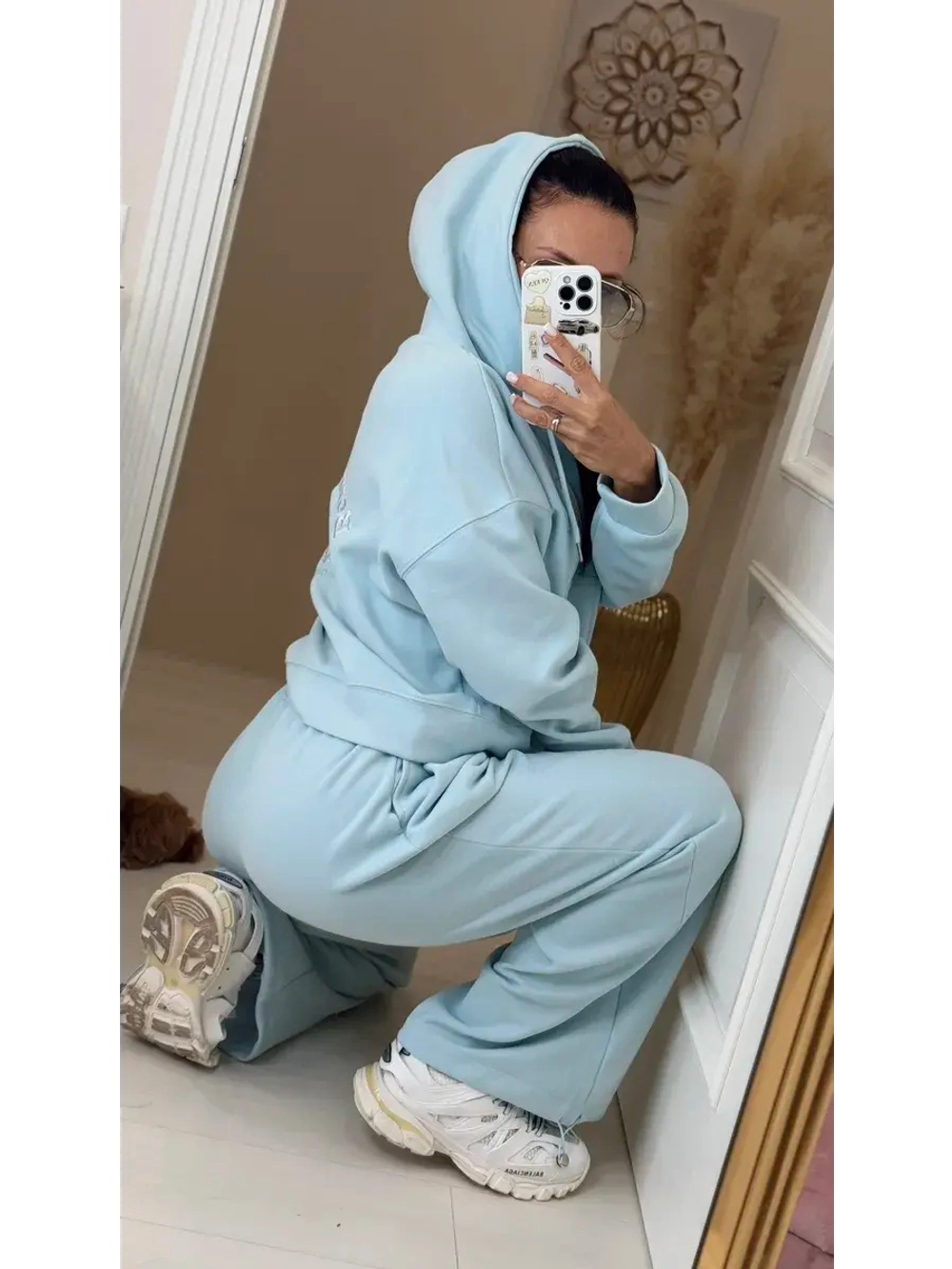 Спортивный костюм на весну с капюшоном