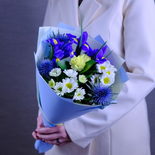 Купить Яркий букет-комплимент с ирисами #722