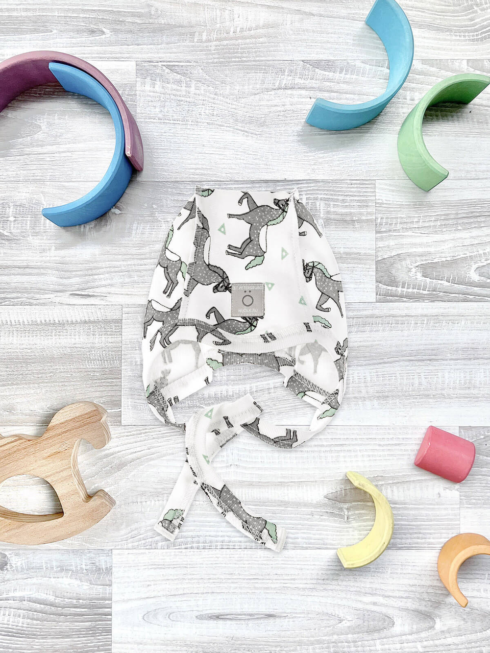 Чепчик Mjölk Цирковые лошадки