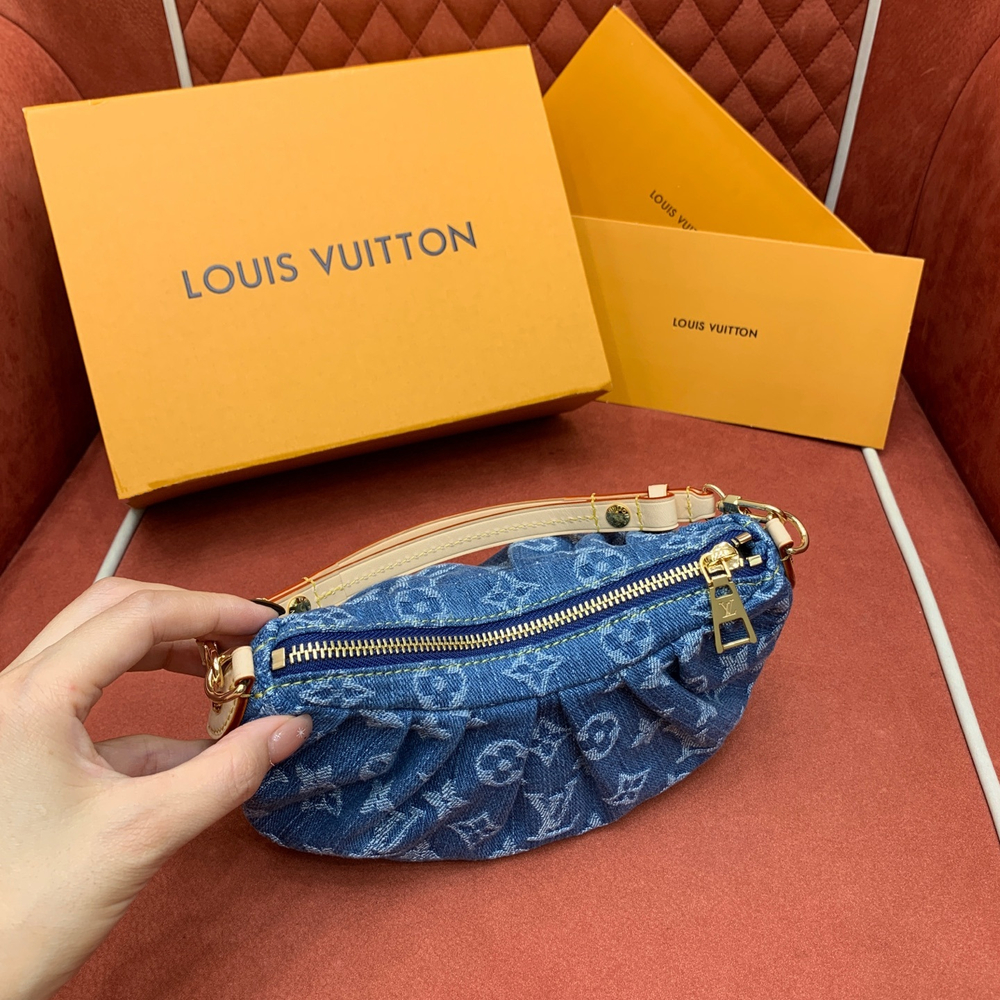 Louis Vuitton Pochette Valley