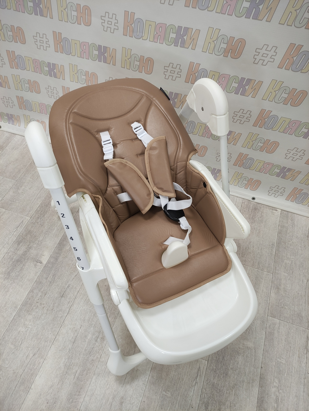 Стульчик для кормления MowBaby Honey Beige