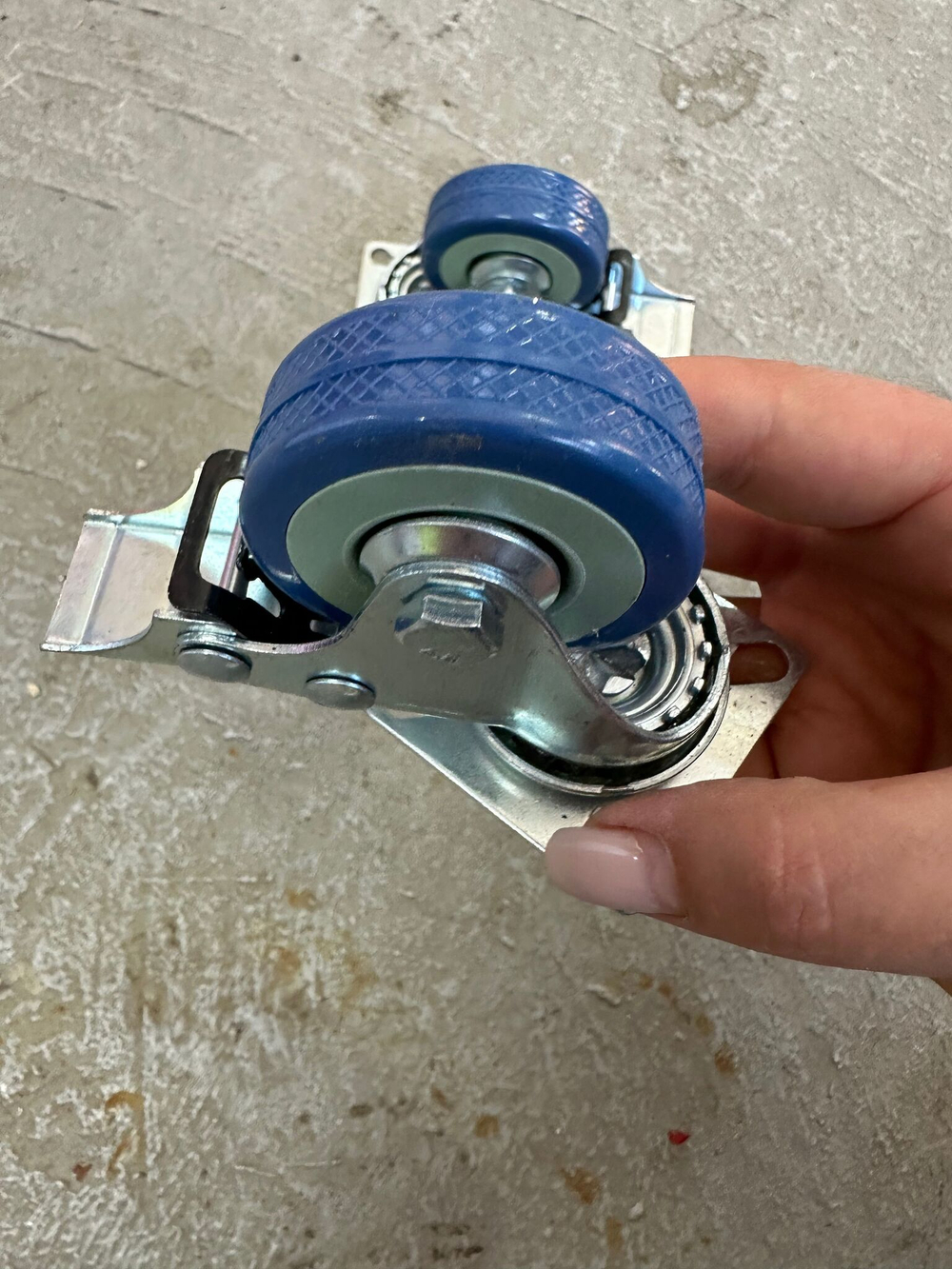 Колесо серое резиновое поворот. с тормоз. ( металл) 50 мм (SCGB(M)25