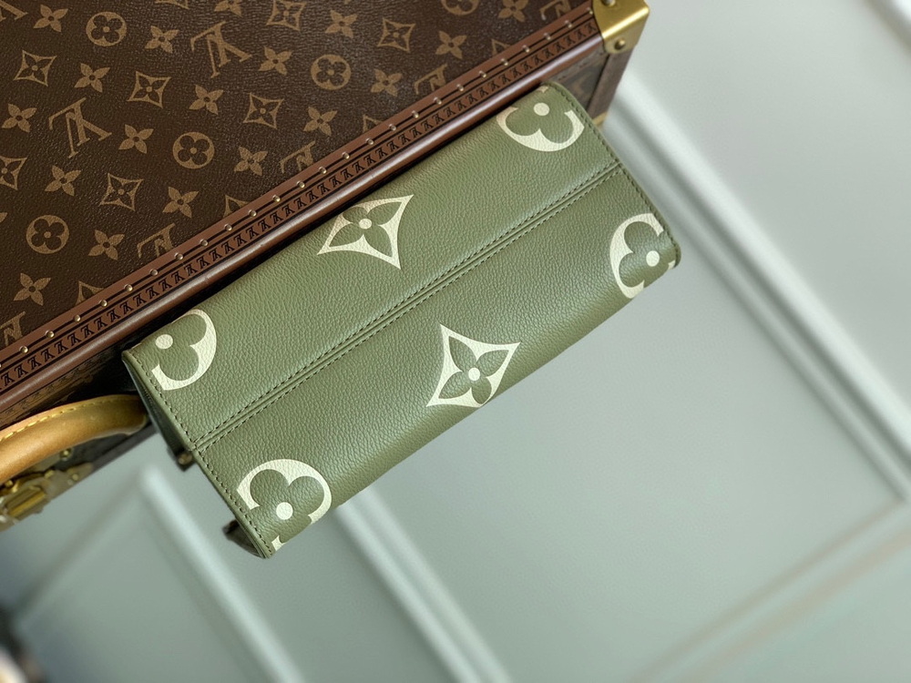 Louis Vuitton OnTheGo PM