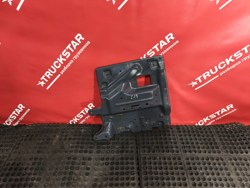 Кронштейн брызговика левого 2019г.