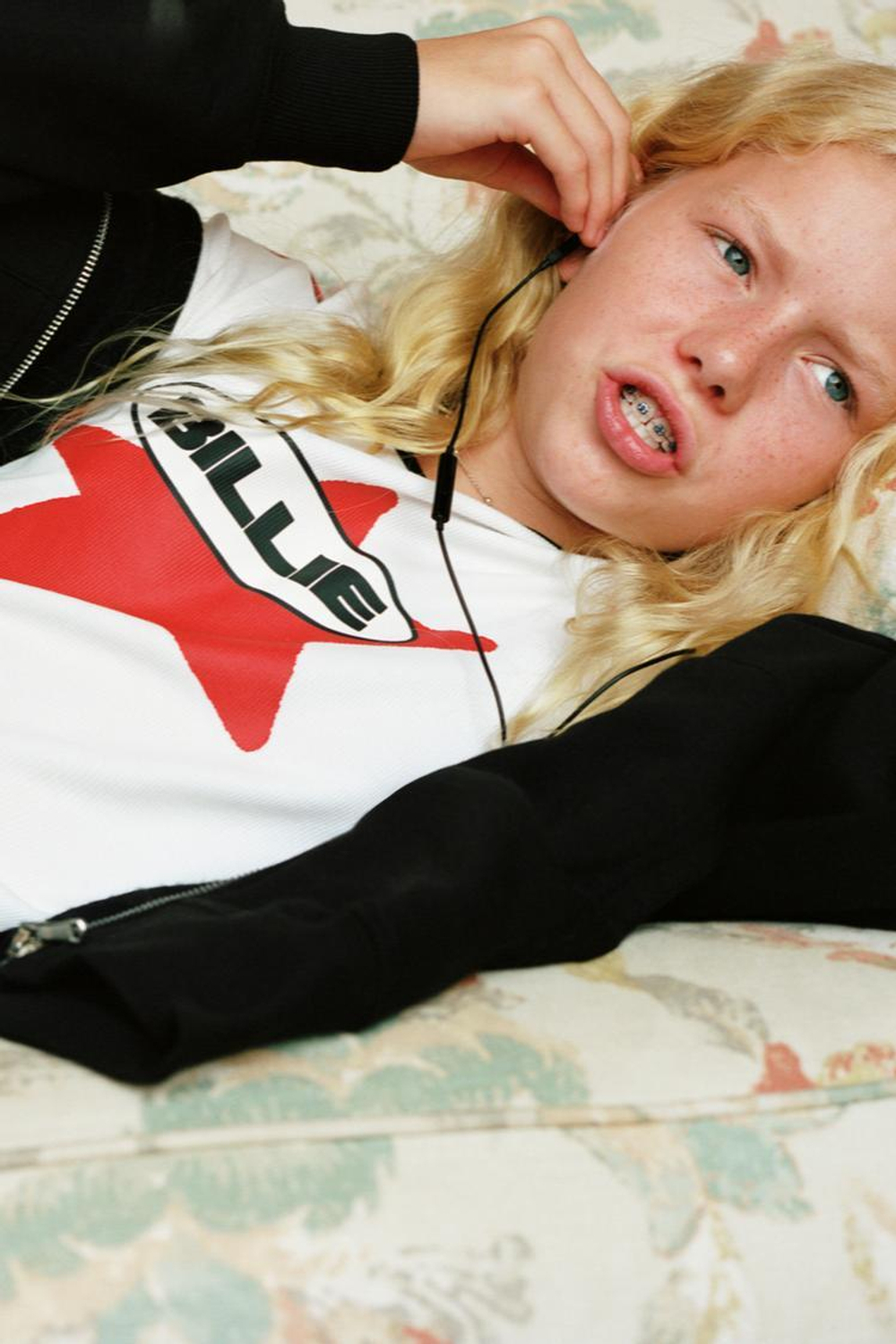 ZARA ФУТБОЛКА В РУБЧИК С ПРИНТОМ BILLIE EILISH ® LASH MUSIC ©, БЕЛЫЙ