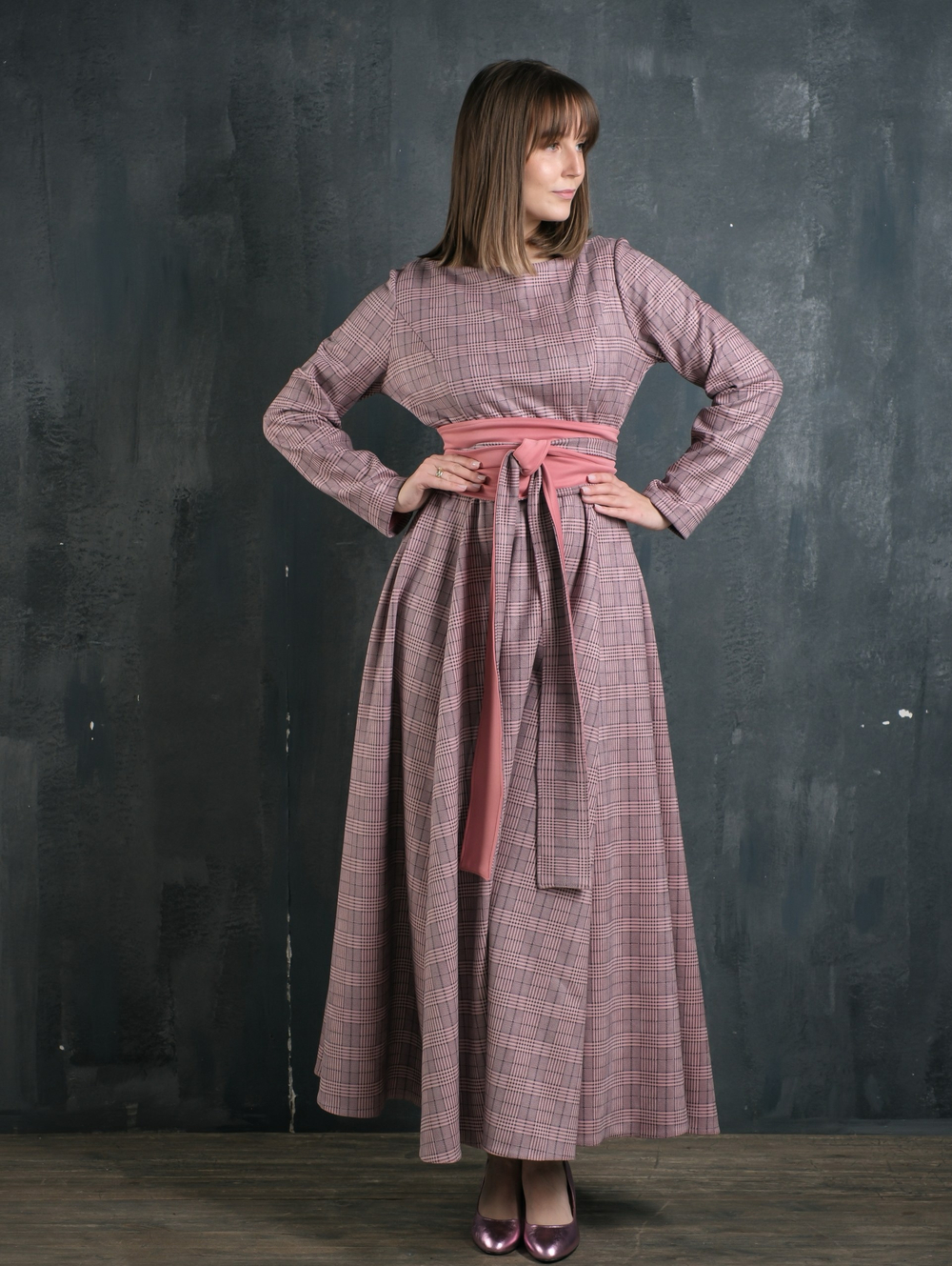 Платье с кушаком /персик клетка