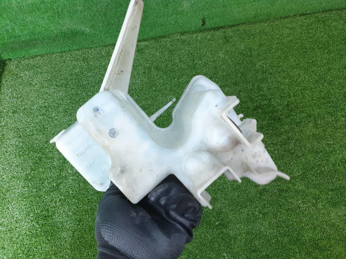 Бачок омывателя Toyota Camry xv70 (2017-н.в.)