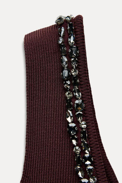 ZARA ОДНОТОННЫЙ ТРИКОТАЖНЫЙ ТОП СО СТРАЗАМИ, ЦВЕТ БУРГУНДСКОГО ВИНА