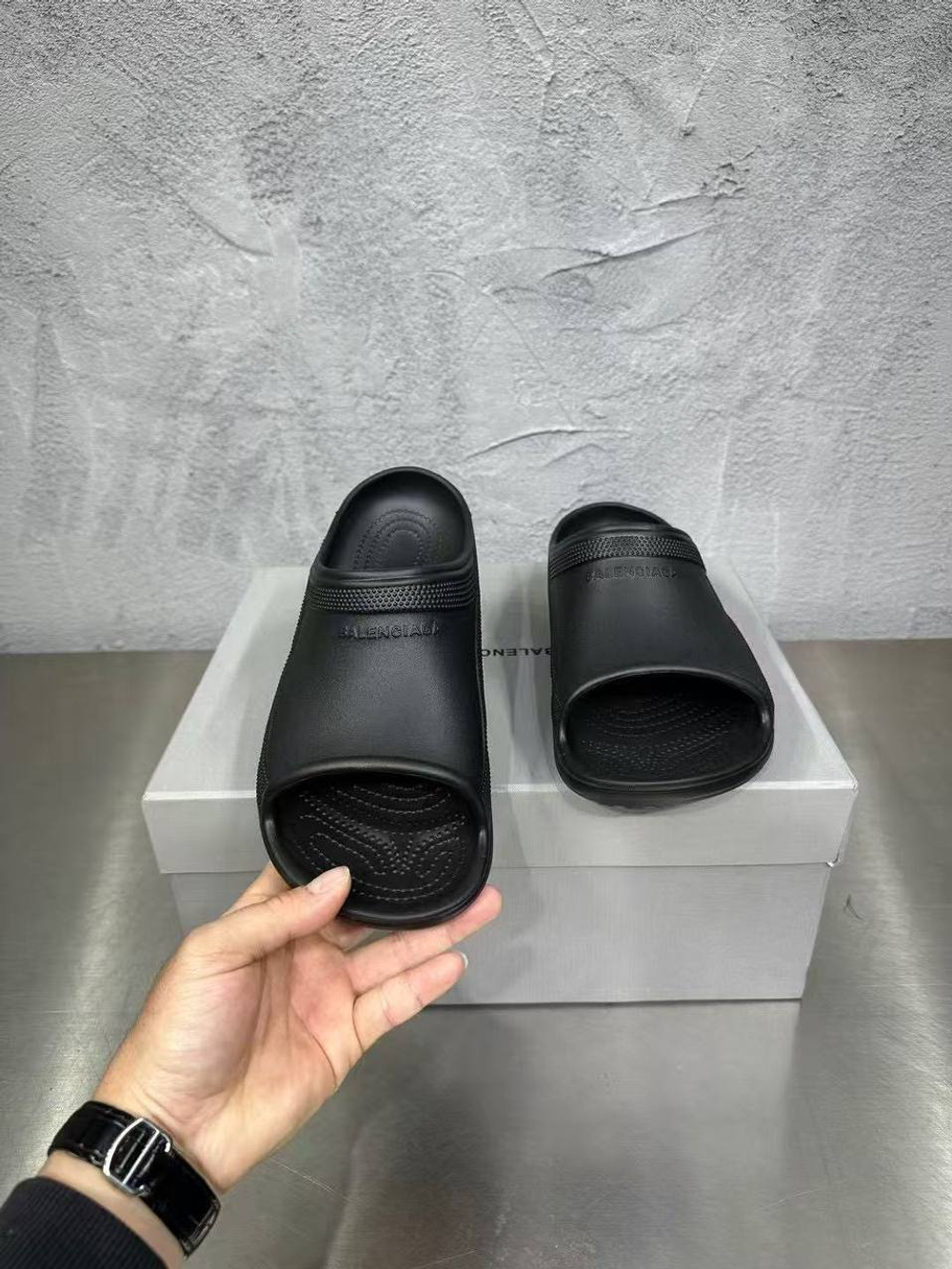 Шлепанцы Balenciaga
