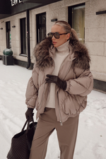 Пуховик оверсайз укороченный с капюшоном