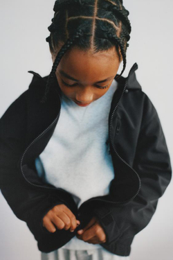 ZARA КУРТКА ИЗ ВЫСОКОТЕХНОЛОГИЧНОЙ ТКАНИ С КАПЮШОНОМ, ЧЕРНЫЙ