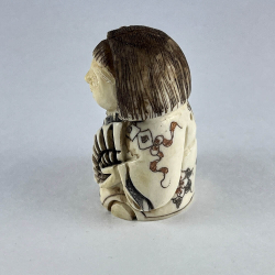 Статуэтка нэцкэ Красавица с веером и посохом