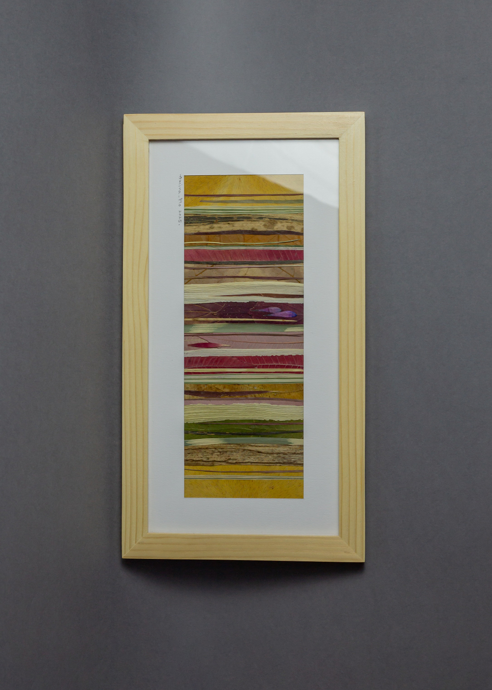 Листики и травки. Картина из цветов в рамке