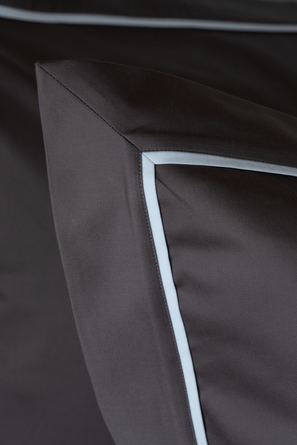 Постельное белье 2 спальное евро Сlaire&Caroll George темно-серое с белым кантом