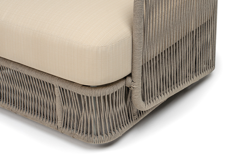 "Альбано" кресло плетеное из роупа, каркас алюминий светло-серый (RAL7035) муар, роуп серый меланж круглый, ткань Mossle светло-бежевая