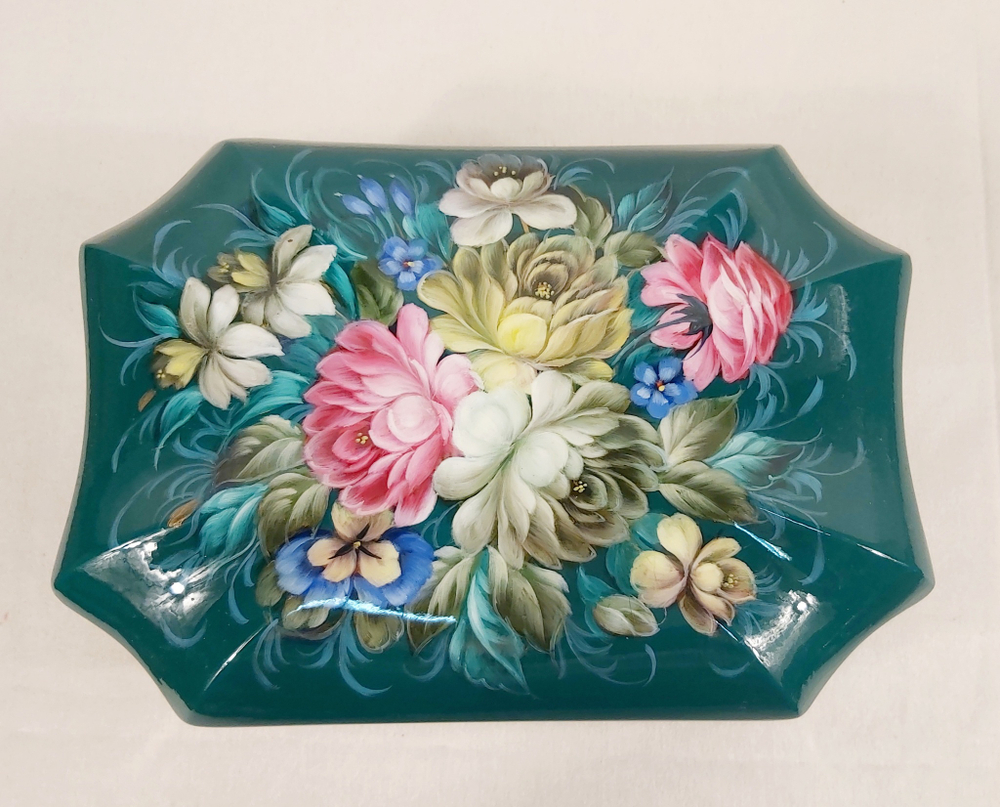 Шкатулка "Цветы на зеленом" с жостовской росписью