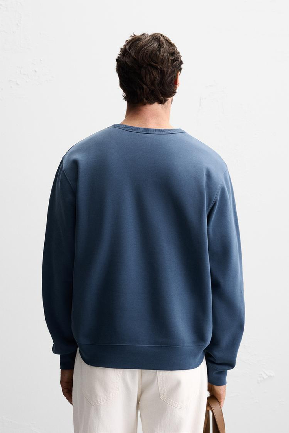 ZARA БАЗОВАЯ ТОЛСТОВКА С КРУГЛЫМ ВЫРЕЗОМ, ВЫЦВЕТШИЙ СИНИЙ