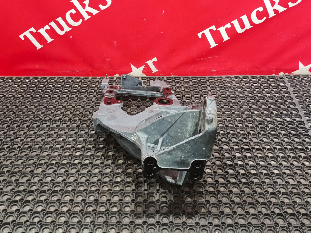 Кронштейн рессоры передней правый 2018г.