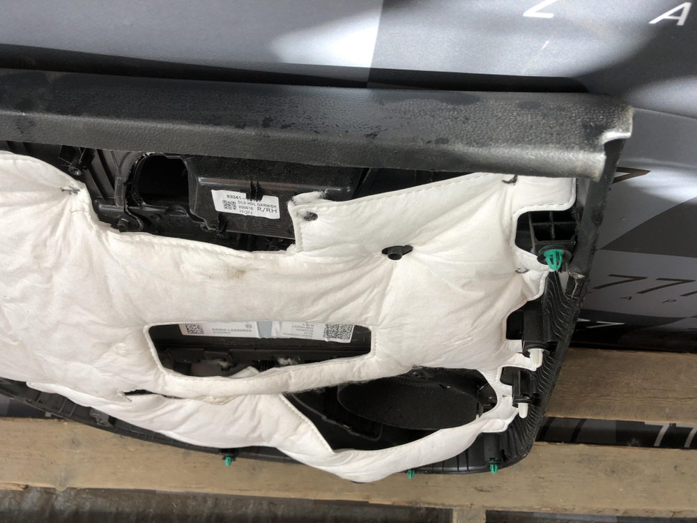 Обшивка двери задней правой Kia K5 20-нв Б/У Оригинал 83302L2230A53