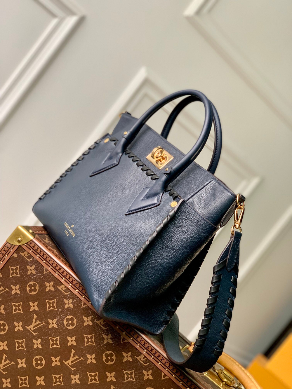 Louis Vuitton On My Side MM