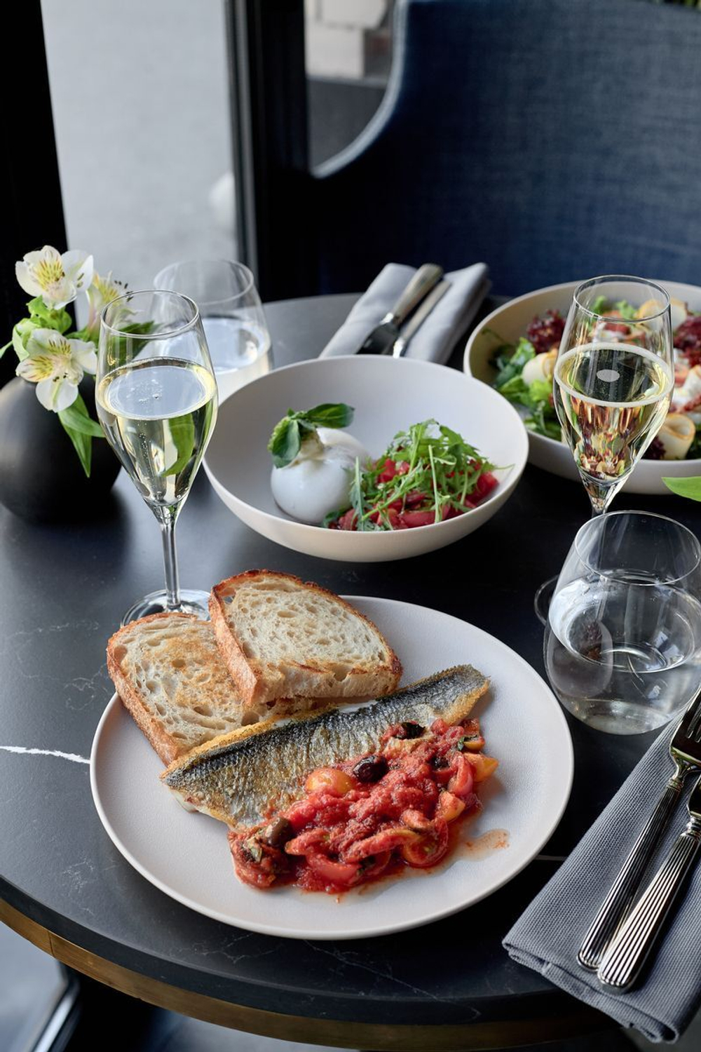 Тарелка с бортом d=26 cм,фарфор "NOBLE" серия "Fine Plus-Light Grey"