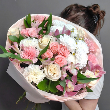 Авторский букет в розовой гамме