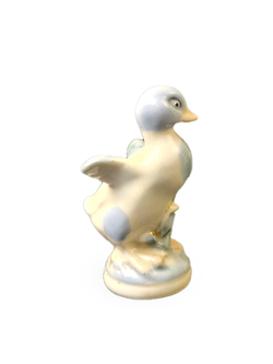 Фарфоровая статуэтка (миниатюра) "Утенок" Гжель