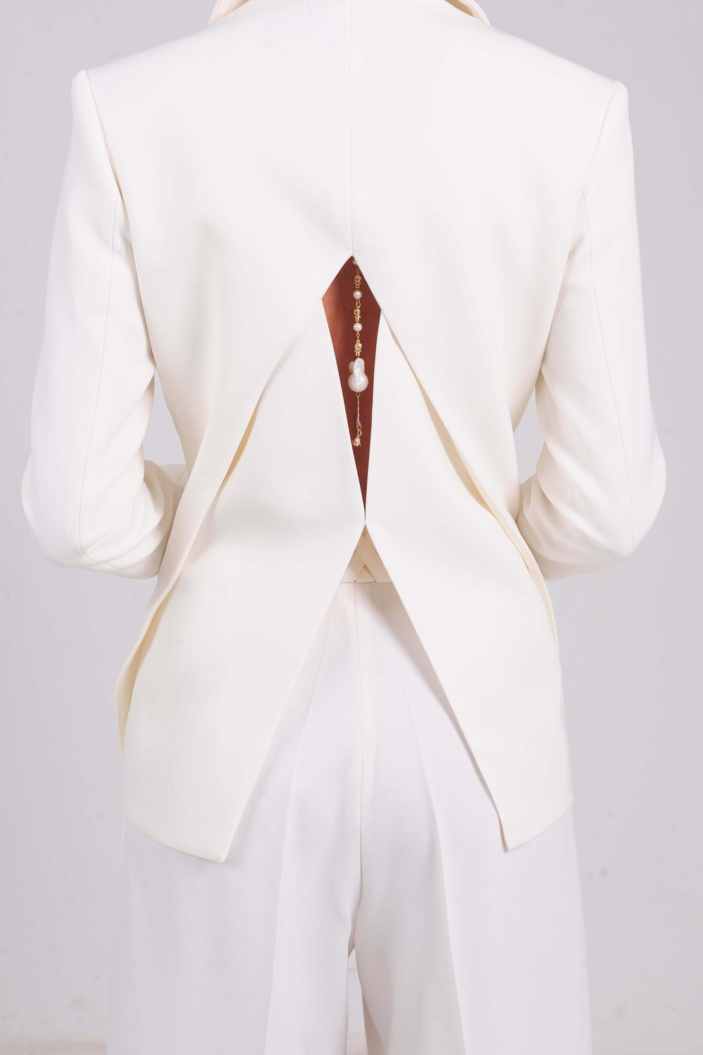 Пиджак с вырезом на спине KISLOVA