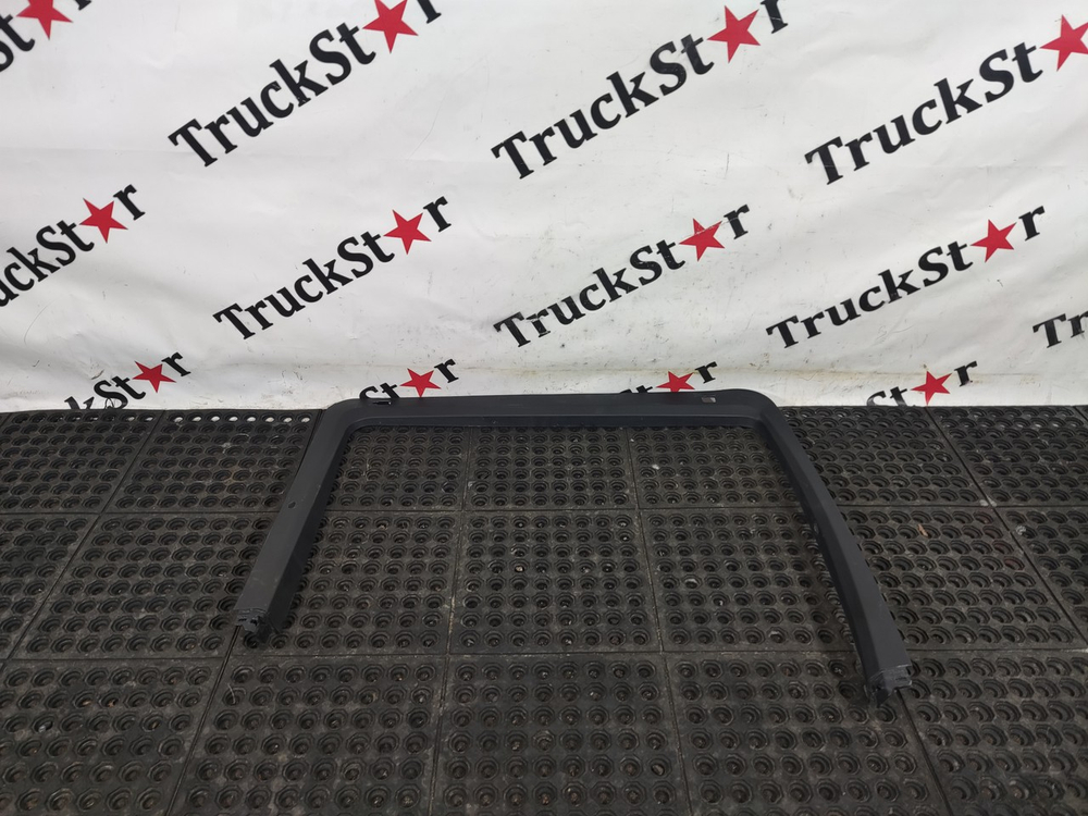 Накладка двери левая 2023г