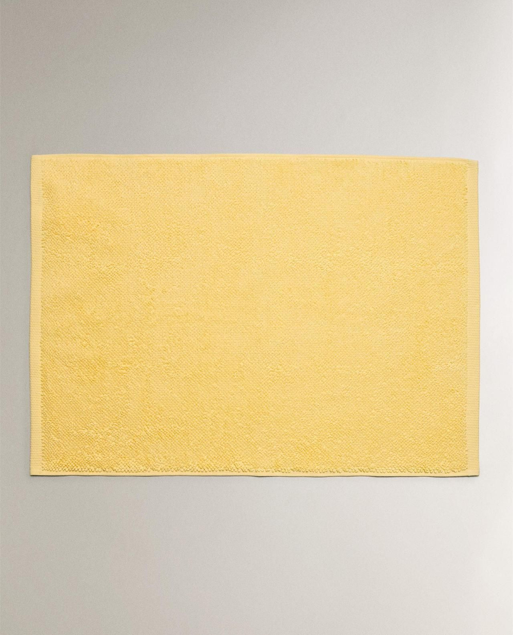 Zara Home - Гладкий нескользящий коврик для ванной, желтый, 50x70 см