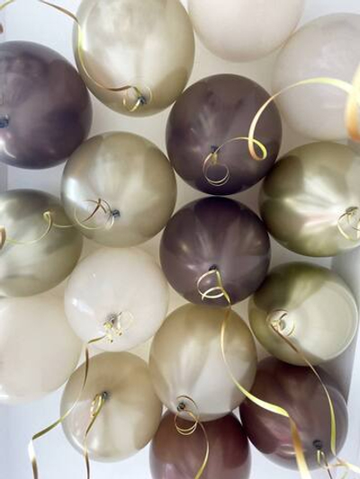 Воздушные шарики под потолок в коричневых тонах