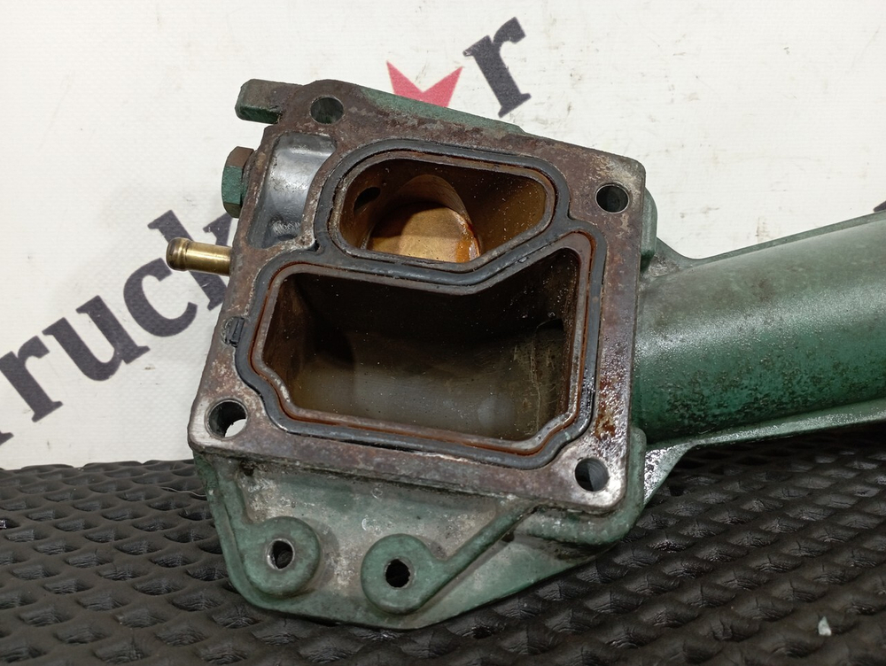 Патрубок системы охлаждения