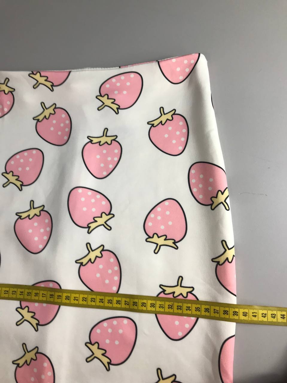 Юбка с милой клубничкой, визуально 40/42 размер