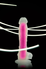 Фаллоимитатор светящийся в темноте Beyond by Toyfa розовый 18 см